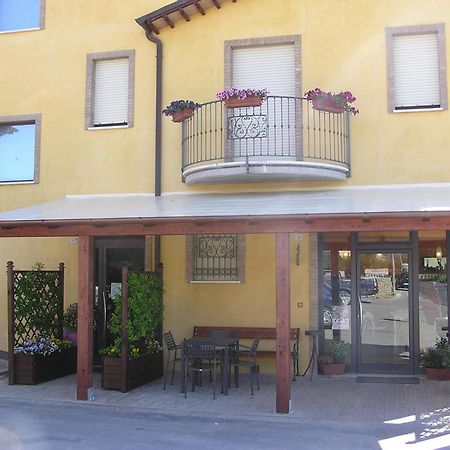 Albergo Le 2 Rose Сан-Северино-Марке Екстер'єр фото