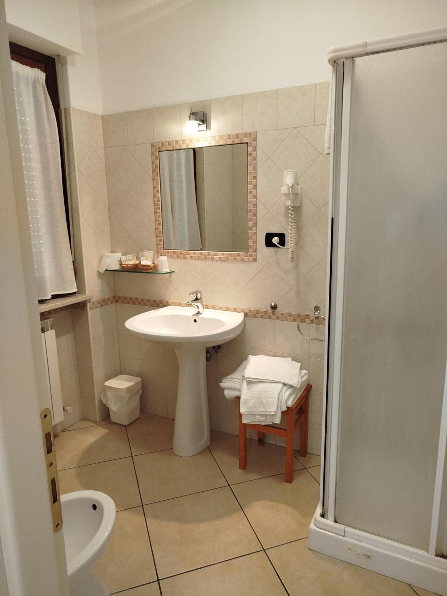 Albergo Le 2 Rose Сан-Северино-Марке Екстер'єр фото